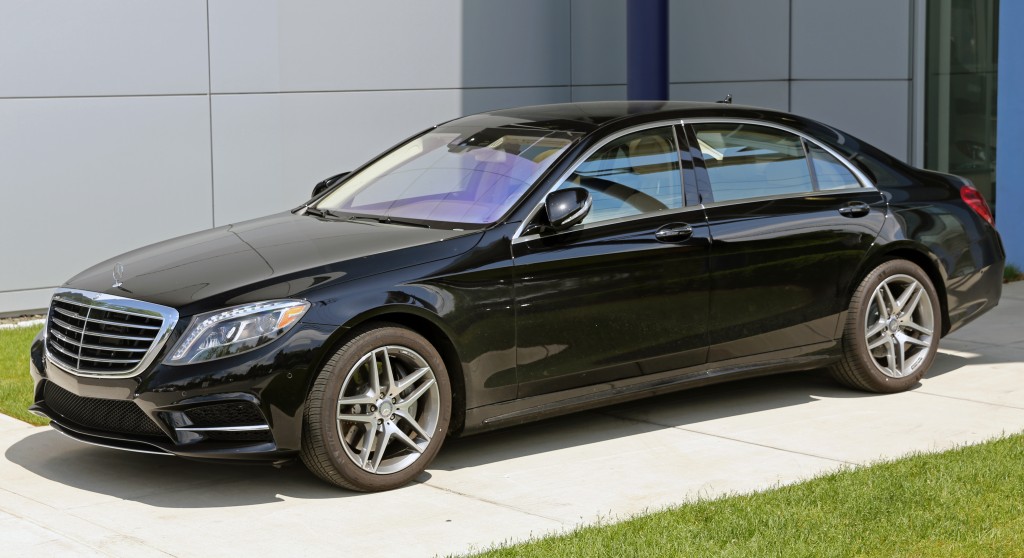 2014_MercedesBenz_S550_lwb_black_(US) LLC